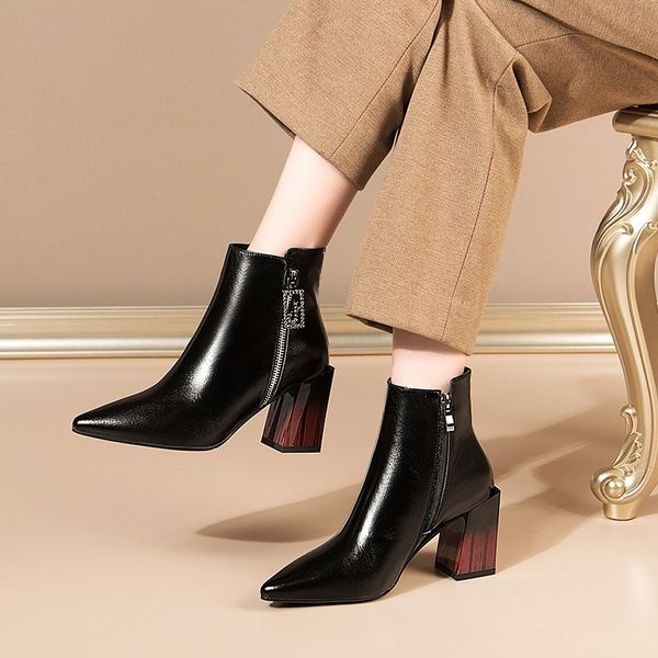 2021 nova marca couro genuno outono inverno apontou dedo p das mulheres botas tornozelo sapatos vestido festa do vintage novos 3gq3, Black
2021 nova marca couro genuno outono inverno apontou dedo p das mulheres botas tornozelo sapatos vestido festa do vintage novos 3gq3, Black