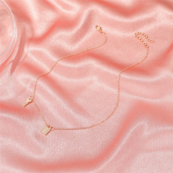 30pcs/lot european retro lock pendant necklaces silver alloy key clavicle cross chain women lock key street necklace fashion jewelry
30pcs/lot european retro lock pendant necklaces silver alloy key clavicle cross chain women lock key street necklace fashion jewelry