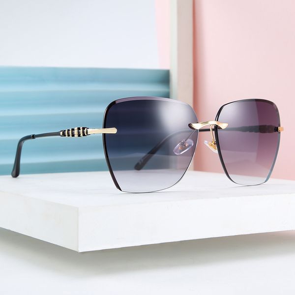 square cut-ee sunglass diamond cut women new fashion rimls mirror sunglass street pgraphy sunglass 50204, White;black
square cut-ee sunglass diamond cut women new fashion rimls mirror sunglass street pgraphy sunglass 50204, White;black