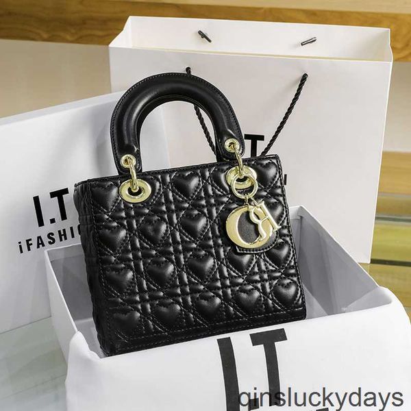 luxury d handbags hong kong women's 2022 new fashion leather women's heart-shaped princess one shoulder messenger hand
luxury d handbags hong kong women's 2022 new fashion leather women's heart-shaped princess one shoulder messenger hand