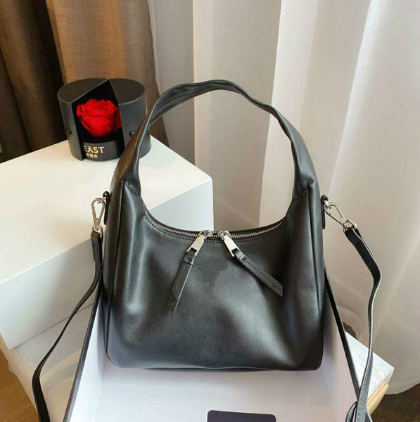 new women's designer's handbag hobos fashion crossbody shoulder medium size solid color pd20092411
new women's designer's handbag hobos fashion crossbody shoulder medium size solid color pd20092411