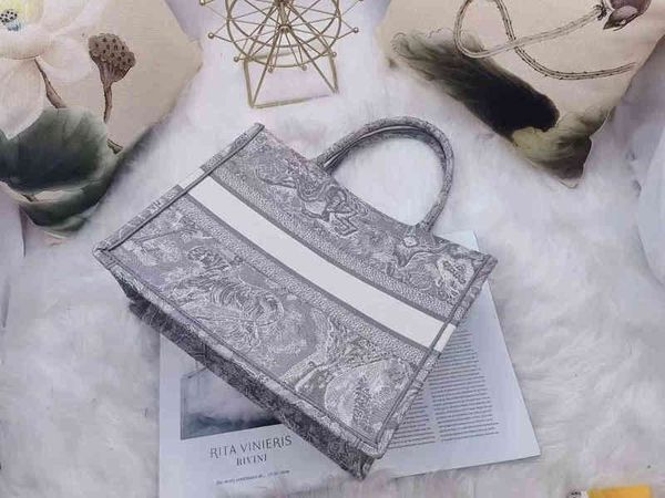 2022 latest models handbag wholesale tote bag, large-capacity handbag, high-end embroidered exquisite women's wallets and t7rk t1xx
2022 latest models handbag wholesale tote bag, large-capacity handbag, high-end embroidered exquisite women's wallets and t7rk t1xx