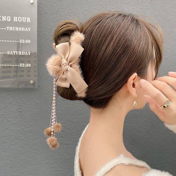 large romantic temperament faux fur hair claw clamps plush bow tie with tassel shark clip hair accessories for women girls gift, Slivery;golden
large romantic temperament faux fur hair claw clamps plush bow tie with tassel shark clip hair accessories for women girls gift, Slivery;golden