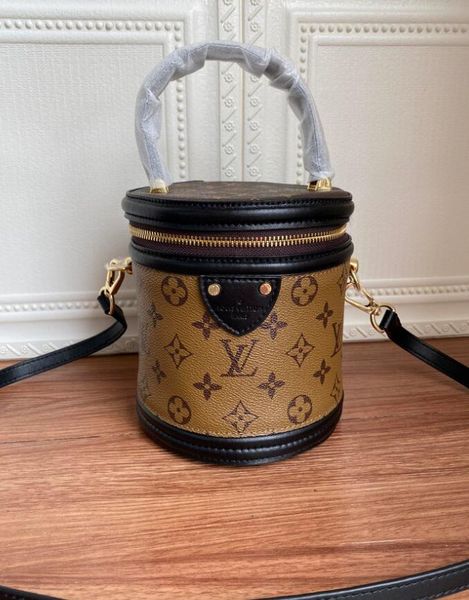 2020 горячие продажи моды новой женская сумка высокого качества пу кожа crossbody сумки мешок плеча готовый шток косметический мешок, Black;red
2020 горячие продажи моды новой женская сумка высокого качества пу кожа crossbody сумки мешок плеча готовый шток косметический мешок, Black;red