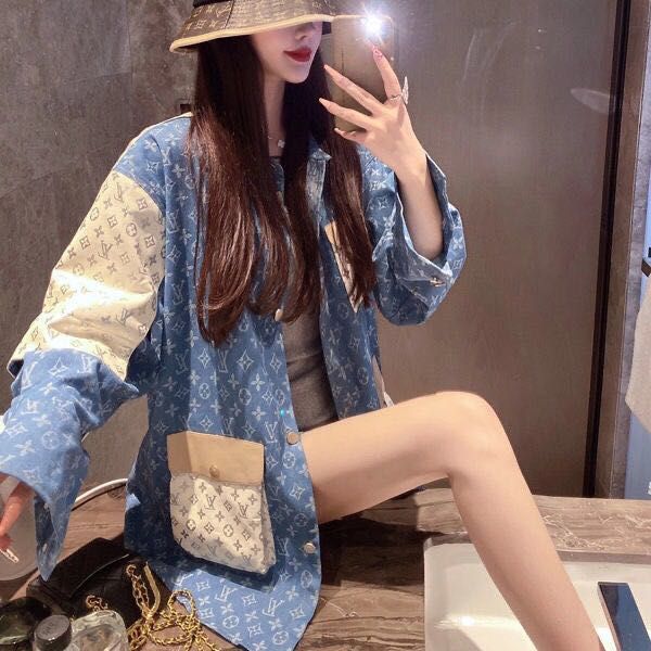 the same web celebrity medium length denim jacket covered with printed long sleeves is easy to wear in early autumn for women's korean, Black;brown
the same web celebrity medium length denim jacket covered with printed long sleeves is easy to wear in early autumn for women's korean, Black;brown