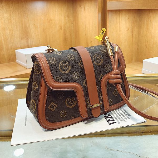 wholesale ladies leathers shoulder bags retro joker classic printed saddle bag clamshell simple contrast leather handbag elegant polka dot f
wholesale ladies leathers shoulder bags retro joker classic printed saddle bag clamshell simple contrast leather handbag elegant polka dot f
