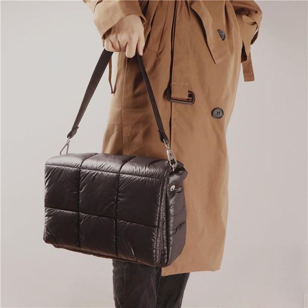 luxury designer women handbag 2021 new winter down shoulder bag quality nylon underarm tote bags trendy ladies travel clutch hot
luxury designer women handbag 2021 new winter down shoulder bag quality nylon underarm tote bags trendy ladies travel clutch hot