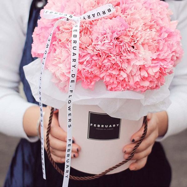 beauty handheld flowers bouquet mini paper packing box case with lid hug bucket florist girlfriend gift storage boxes decoration
beauty handheld flowers bouquet mini paper packing box case with lid hug bucket florist girlfriend gift storage boxes decoration
