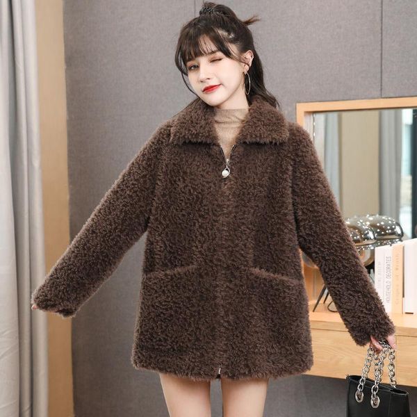 2021 new winter women korean luxury zipper real fur coat female genuine lamb fur sheep shearing outerwear short overcoat z39, Black
2021 new winter women korean luxury zipper real fur coat female genuine lamb fur sheep shearing outerwear short overcoat z39, Black