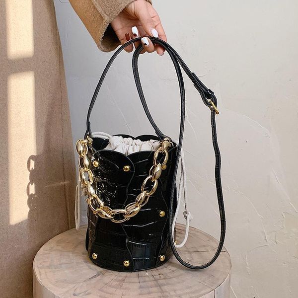 fashion rivets stone pattern thick chain tote bucket bag 2021 new quality pu leather women's designer handbag shoulder messenger
fashion rivets stone pattern thick chain tote bucket bag 2021 new quality pu leather women's designer handbag shoulder messenger