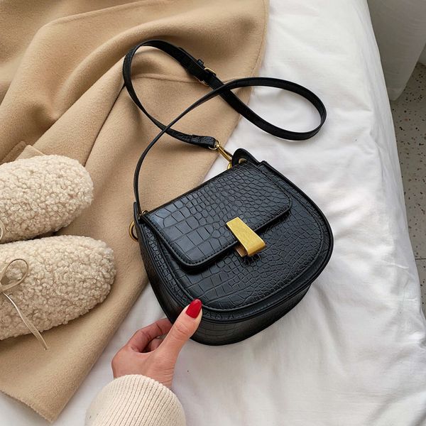 2019 new messenger ladies semi-circular cover leather pu female fashion shoulder stone pattern saddle bag, Red;black
2019 new messenger ladies semi-circular cover leather pu female fashion shoulder stone pattern saddle bag, Red;black