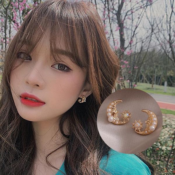 stud earrings for women retro moon simple abstract face pearl jewelry accessories wholesale, Golden;silver
stud earrings for women retro moon simple abstract face pearl jewelry accessories wholesale, Golden;silver
