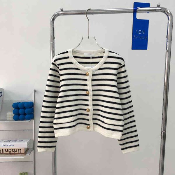 2022 factory wholesale new model ce + simple stripe knitting loose casual age reducing college style round neck cardigan sweater coat women, White;black
2022 factory wholesale new model ce + simple stripe knitting loose casual age reducing college style round neck cardigan sweater coat women, White;black
