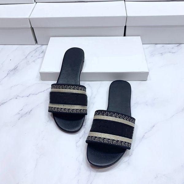 2022 paris embroidered dazzle slippers designer women ladies scuffs summer beach striped causal flip flops flat slide slippers sandals cotto, Black 
2022 paris embroidered dazzle slippers designer women ladies scuffs summer beach striped causal flip flops flat slide slippers sandals cotto, Black