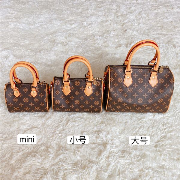 portable barrel crossbody bag for women 2020 new trendy leather pillow bag large capacity autumn and winter wild shoulder
portable barrel crossbody bag for women 2020 new trendy leather pillow bag large capacity autumn and winter wild shoulder