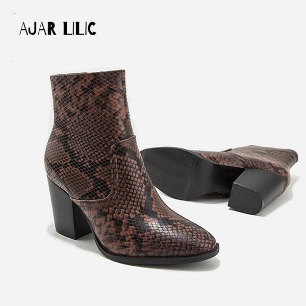 2020 autumn winter brown short women's boots color matching martin boots shoes ankle plus large size, Black
2020 autumn winter brown short women's boots color matching martin boots shoes ankle plus large size, Black