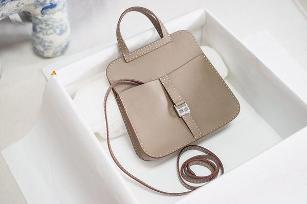 fully handmade design halzen mini bag22cm in stock with wax stitching grey color fast delivery
fully handmade design halzen mini bag22cm in stock with wax stitching grey color fast delivery