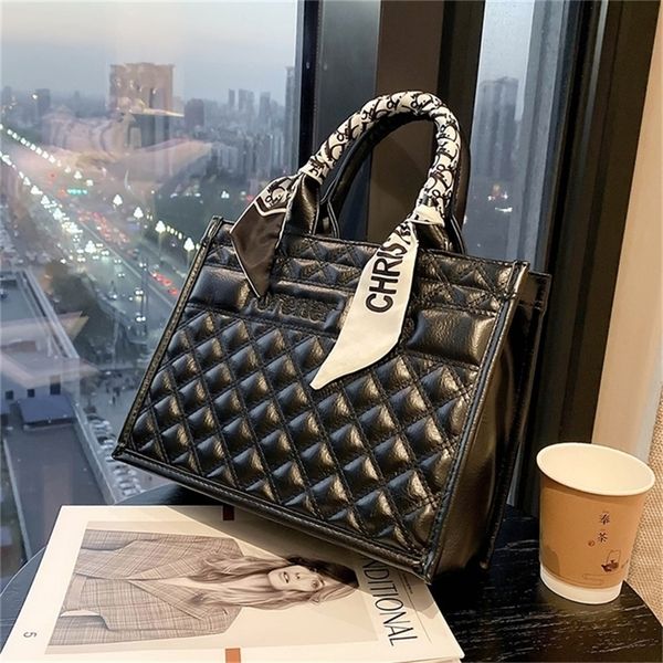 2022 factory wholesale new high sense large capacity bag women's autumn and winter fashion atmosphere handbag net red versatile tote ba
2022 factory wholesale new high sense large capacity bag women's autumn and winter fashion atmosphere handbag net red versatile tote ba