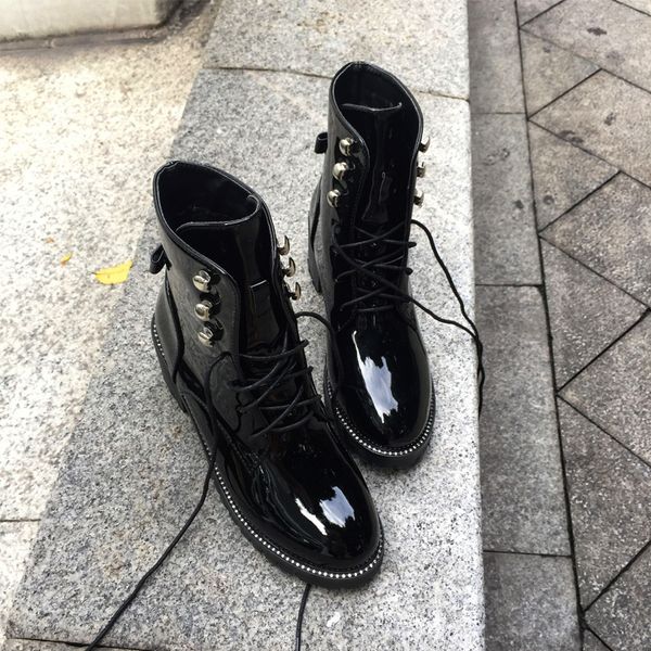 japanned leather boots women brand designer superstars short ankle boots rivets studded martin boots winter snow booties ladies y200723, Black
japanned leather boots women brand designer superstars short ankle boots rivets studded martin boots winter snow booties ladies y200723, Black