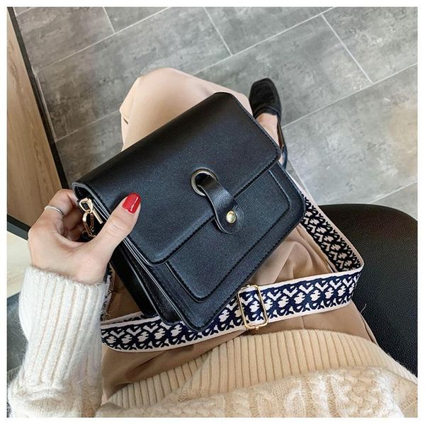 wide shoulder strap bag pattern leather small shoulder bag woman trend luxury designer weaving strap purses summer handbags
wide shoulder strap bag pattern leather small shoulder bag woman trend luxury designer weaving strap purses summer handbags