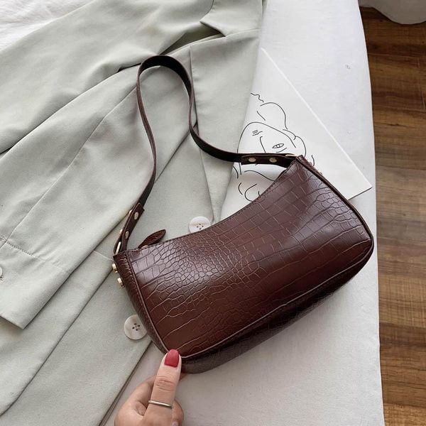 retro crocodile pattern baguebag women pu leather shoulder bag france armpit bag advanced design handbag lady purse sac femme
retro crocodile pattern baguebag women pu leather shoulder bag france armpit bag advanced design handbag lady purse sac femme