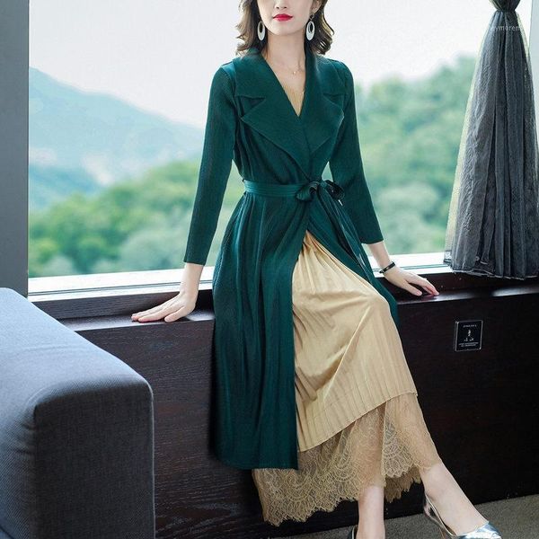 women's tracksuits windbreaker 2021 suit collar mid-length ladies autumn noble fashion style pleated dress and jacket two piece set out, Gray
women's tracksuits windbreaker 2021 suit collar mid-length ladies autumn noble fashion style pleated dress and jacket two piece set out, Gray