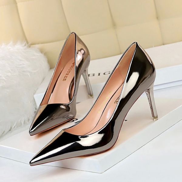 2020 new women champagne .5cm high heels pumps patent leather female scarpins office pointed toe tacons pumps shoes plus size #wn75, Black
2020 new women champagne .5cm high heels pumps patent leather female scarpins office pointed toe tacons pumps shoes plus size #wn75, Black