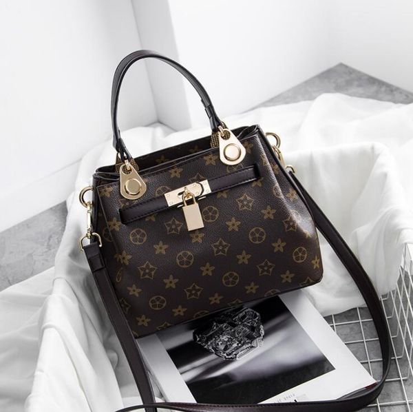 2019 big fashion women bag high bags tote be7562 bag cross hand shoulder body quality bags pvc handbags mobile phone casual lady akrei
2019 big fashion women bag high bags tote be7562 bag cross hand shoulder body quality bags pvc handbags mobile phone casual lady akrei