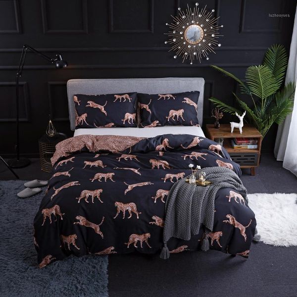 europe style leopard printing bedding set polyester sanding duvet cover set home decor bed linens bedclothes bedroom supplies1
europe style leopard printing bedding set polyester sanding duvet cover set home decor bed linens bedclothes bedroom supplies1
