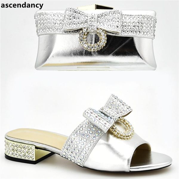 fashion women shoes and bag set in italy matching shoes and bag set decorated with rhinestone nigerian matching bags, Black
fashion women shoes and bag set in italy matching shoes and bag set decorated with rhinestone nigerian matching bags, Black