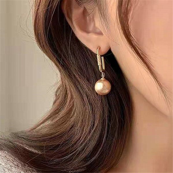 2021 new arrival trendy women dangle earrings micro inlaid zircon geometric earrings daily style pearl pendant female jewelry, Silver
2021 new arrival trendy women dangle earrings micro inlaid zircon geometric earrings daily style pearl pendant female jewelry, Silver