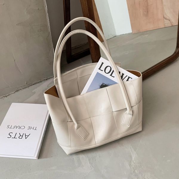 woven hand carry hand big women's 2020 new fashion fashion large capacity single shoulder armpit bag with net red foreign style tote ba
woven hand carry hand big women's 2020 new fashion fashion large capacity single shoulder armpit bag with net red foreign style tote ba