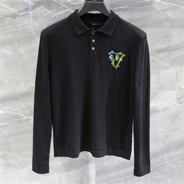 low-cost european-made chest letter embroidered flocking badge long-sleeved lapel sweater base sweater for young men, White;black
low-cost european-made chest letter embroidered flocking badge long-sleeved lapel sweater base sweater for young men, White;black