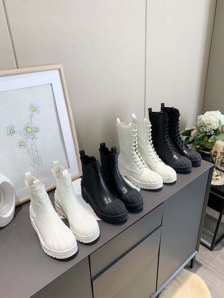 2020 autumn / winter boots girls can only wear leather martin boots and straps with temperament women's shoes., Black
2020 autumn / winter boots girls can only wear leather martin boots and straps with temperament women's shoes., Black