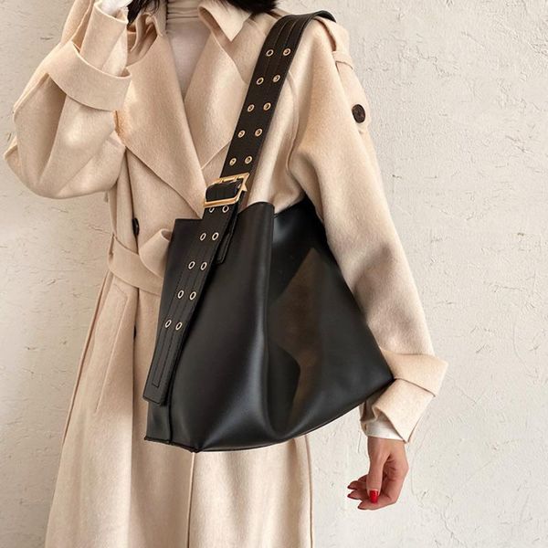 cross body designer large capacity big shoulder bags for women with wide adjustable strap casual pu leather handbag crossbody bucket
cross body designer large capacity big shoulder bags for women with wide adjustable strap casual pu leather handbag crossbody bucket
