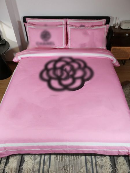2020 pink designer bedding sets size designer bedding 4 pcs set silk luxury bedding for home
2020 pink designer bedding sets size designer bedding 4 pcs set silk luxury bedding for home