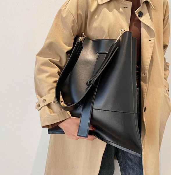 shoulder bags casual large tote bucket bag 2021 fashion quality pu leather women's designer handbag high capacity messenger
shoulder bags casual large tote bucket bag 2021 fashion quality pu leather women's designer handbag high capacity messenger