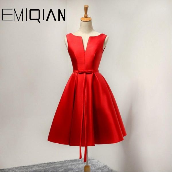 2019 v neck lace up red satin graduation party gowns short prom dresses1, White;black
2019 v neck lace up red satin graduation party gowns short prom dresses1, White;black