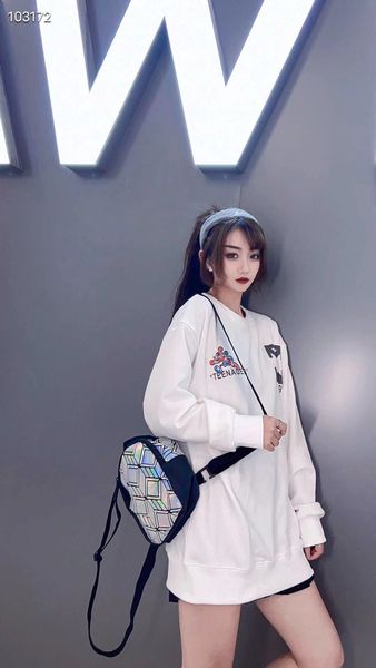 905 2020 brand same style regular white letter long sleeve beads sweater flora sweater ailixinrrui
905 2020 brand same style regular white letter long sleeve beads sweater flora sweater ailixinrrui