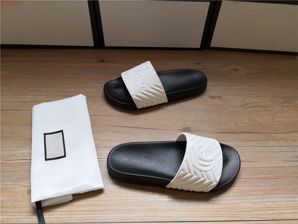 luxurys designers women men casual slippers sandals fashion leather flip flops metal chains summer beach slippers shoes, Black
luxurys designers women men casual slippers sandals fashion leather flip flops metal chains summer beach slippers shoes, Black