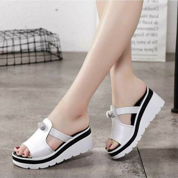 2020 new women's fashion pearl slippers genuine leather summer shoes woman female slides solid women flip flops outside shoes w2 x1020, Black
2020 new women's fashion pearl slippers genuine leather summer shoes woman female slides solid women flip flops outside shoes w2 x1020, Black