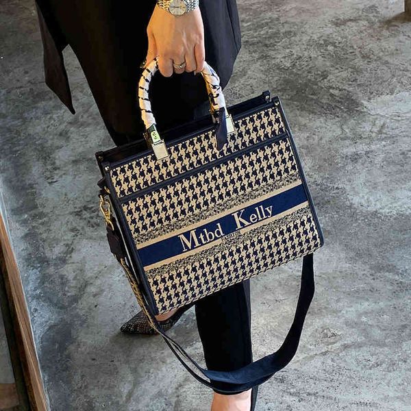 2022 factory wholesale new genuine leather women's bag autumn and winter high-capacity bag style thousand bird
2022 factory wholesale new genuine leather women's bag autumn and winter high-capacity bag style thousand bird