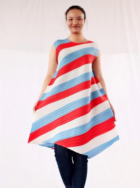 casual dresses selling miyake pressure show thin stripe dress irregular fold with sleeveless in stock, Black;gray
casual dresses selling miyake pressure show thin stripe dress irregular fold with sleeveless in stock, Black;gray
