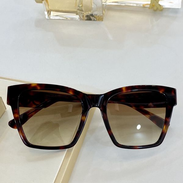 2021 new sunglasses temperament glasses men and women 4384 plate mirror leg metal letters fashion trend size 54*20*145
2021 new sunglasses temperament glasses men and women 4384 plate mirror leg metal letters fashion trend size 54*20*145