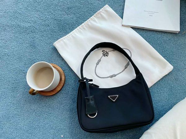 women brand shoulder bags handbag fashion baguette nylon lady underarm bag size:22*13cm
women brand shoulder bags handbag fashion baguette nylon lady underarm bag size:22*13cm