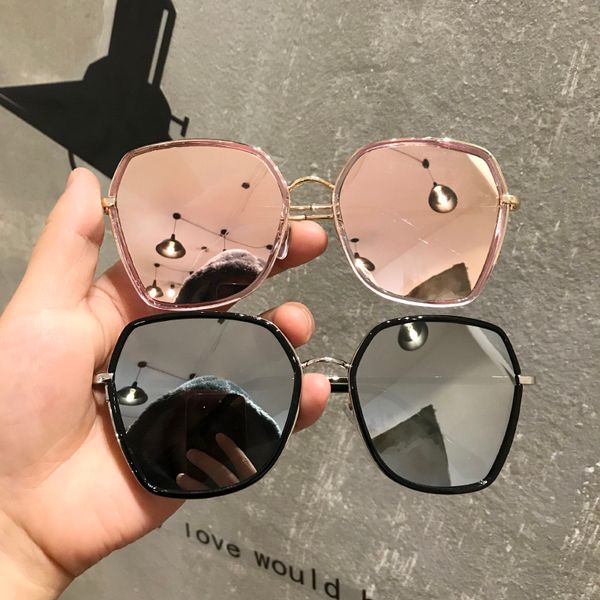 pink women uv proof 2019 round big face new korean version of fashionable thin sunglasses, White;black 
pink women uv proof 2019 round big face new korean version of fashionable thin sunglasses, White;black