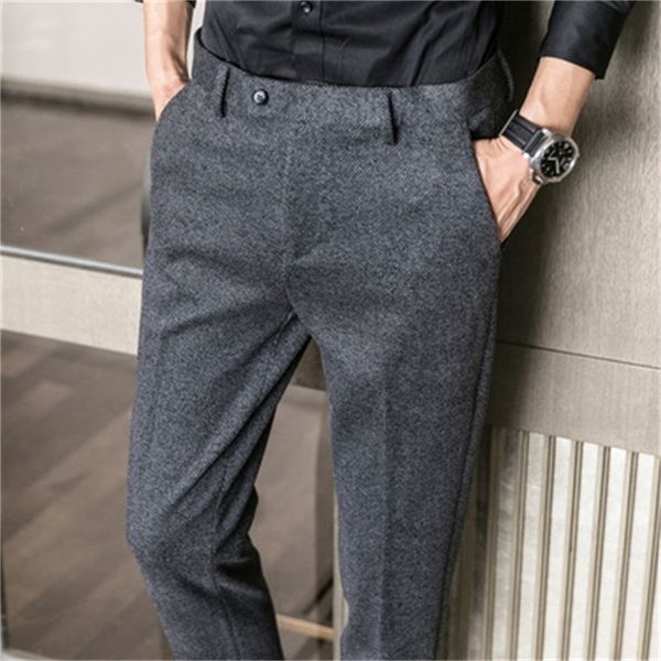 autumn and winter men's herringbone brushed small trousers korean version of thin slim young students casual business trousers 201106, Black 
autumn and winter men's herringbone brushed small trousers korean version of thin slim young students casual business trousers 201106, Black