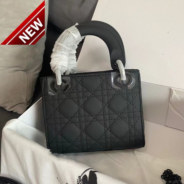 2022 new summer leather frosted princess three four five one shoulder hand mini ling grid bag
2022 new summer leather frosted princess three four five one shoulder hand mini ling grid bag