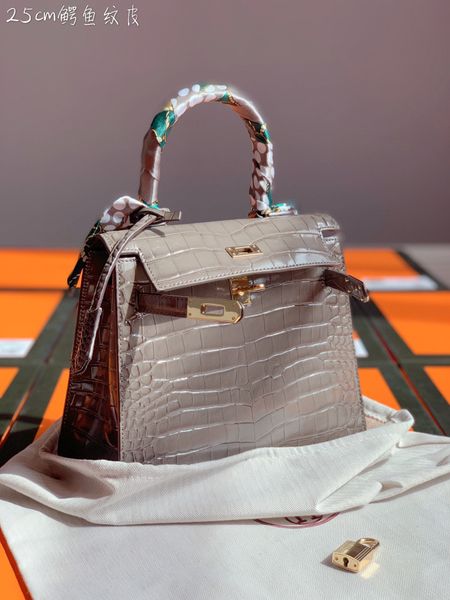2020 fashion new kaili portable crossbody crocodile pattern cowhide all-match classic large capacity internet famous recommended womens bag
2020 fashion new kaili portable crossbody crocodile pattern cowhide all-match classic large capacity internet famous recommended womens bag
