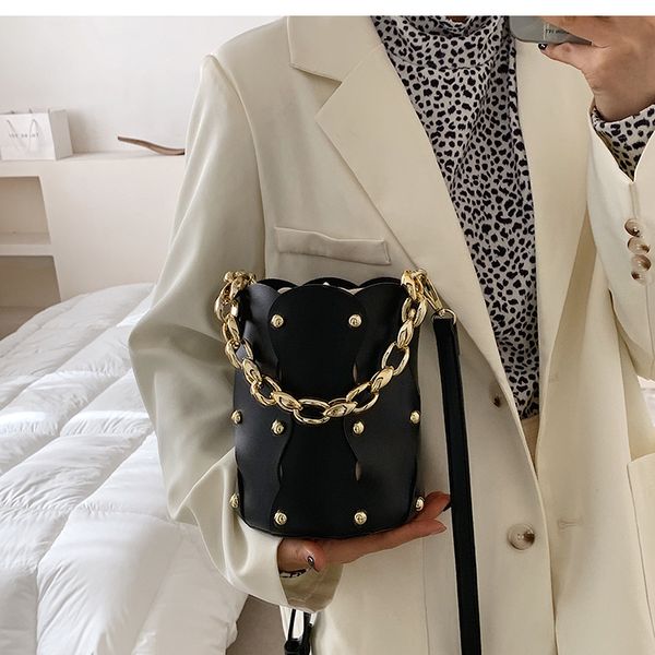 hbp fashion new quality pu leather elegant chain tote bucket bag women's designer handbag 2021 fashion rivet shoulder messenger bag
hbp fashion new quality pu leather elegant chain tote bucket bag women's designer handbag 2021 fashion rivet shoulder messenger bag